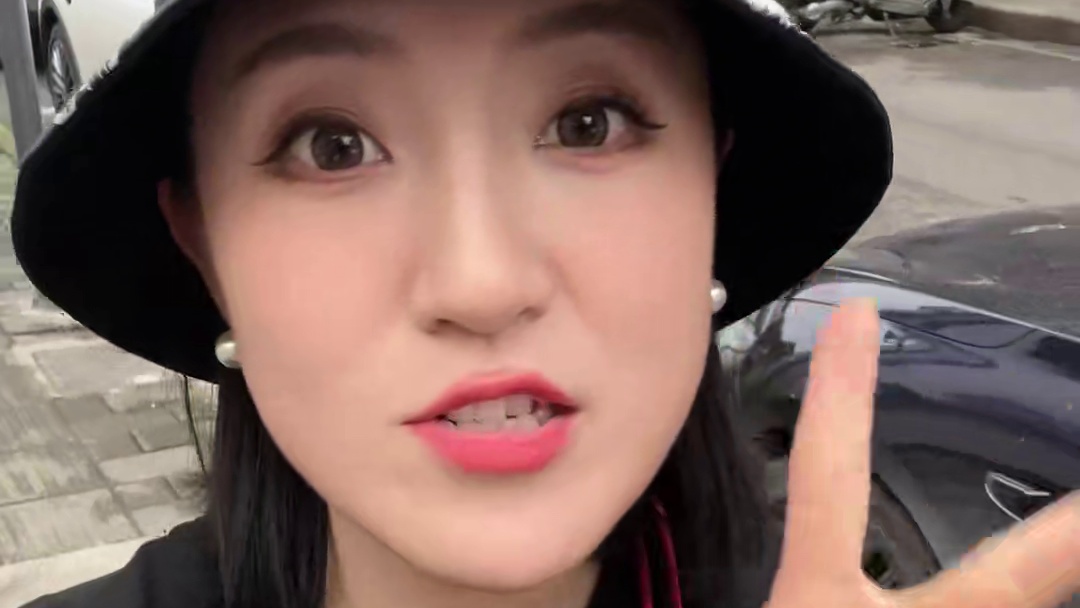 洗脸盆装毛肚？太有格了吧！ 这种藏在巷子里的老火锅，真的会给人很多惊喜～#重庆火锅 #重庆美食