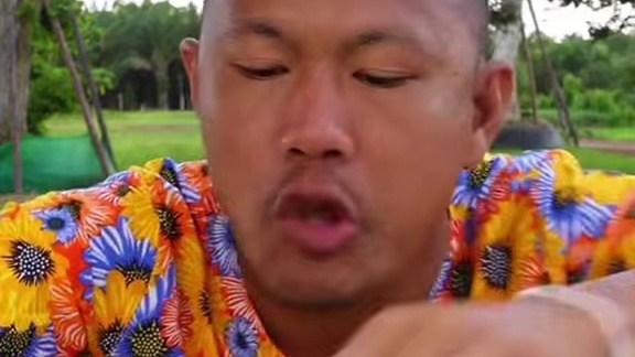 双椒酱️酸脆手剥笋碳烤小蘑菇‍ #美食 #泰国美食 #户外美食 #内容启发搜索