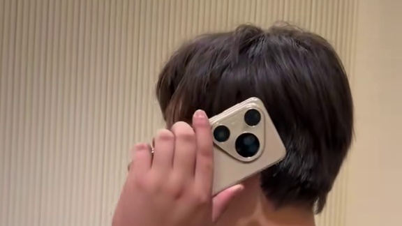 这就是来自风向标的辨识度，逐渐成为了华为的专属设计，告别千篇一律的大圆环让人眼前一亮。#华为pura