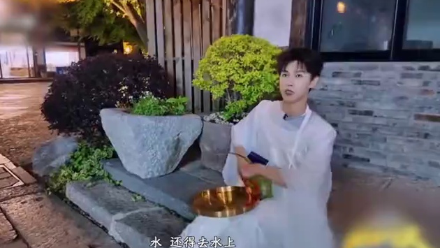 #李昀锐  在最终寻找灵珠环节找到了一盘高等级灵珠果冻，结果最后却被搞碎了！那刻碎的不只是果冻，小林