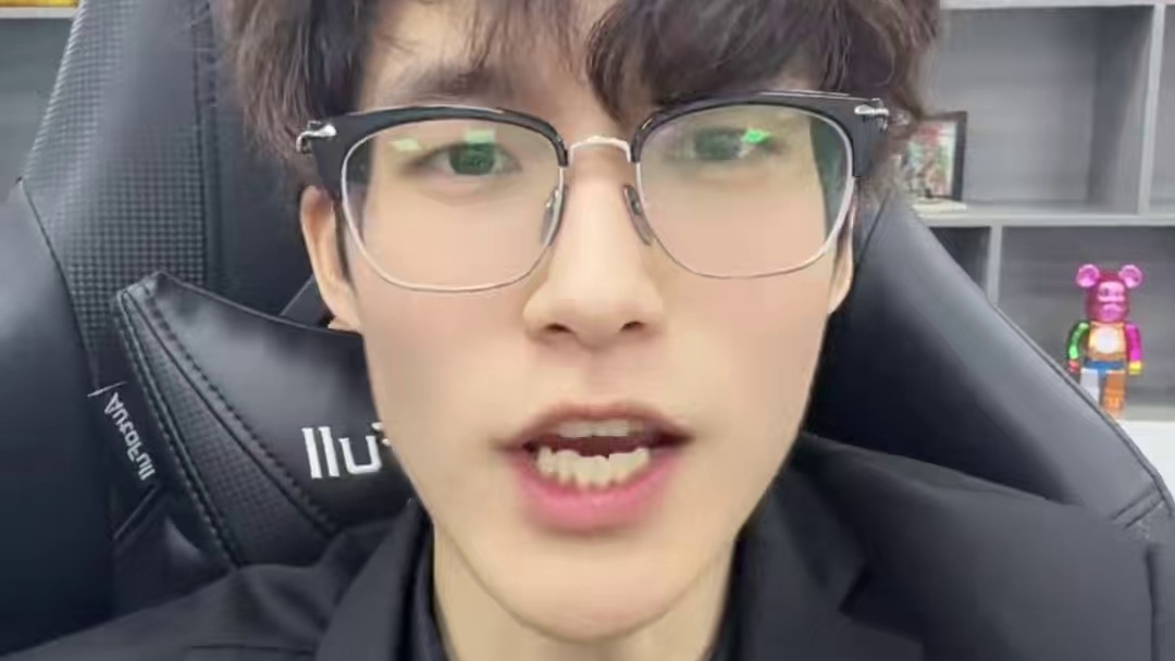 晚上九点锁定金铲铲小叶 最牛逼的狙击赛 等你来战！#金铲铲小叶