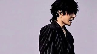 當(dāng)《算了吧》的27億播放量沉淀，當(dāng)《22秒》的14字深入人心，AIOZ林昭良撕開(kāi)光環(huán)，把創(chuàng)作碎片在2