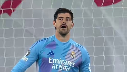 维尼修斯皇马表现欠佳，距巨星之路渐远