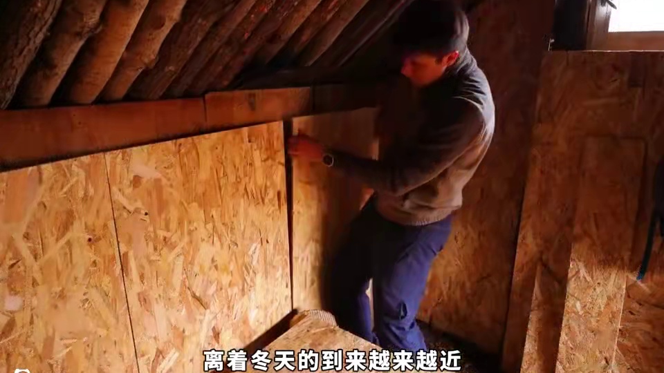 当你还在床上躺着睡不着觉时，不妨刷上一集解压的野外建造！ #荒野生存 #野外建造 #解压