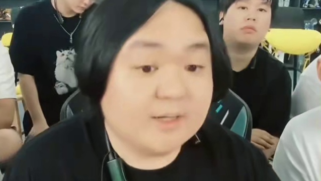 陈伯凌晨开播回应半年来多个热议话题 公布控告紧凑和绿叶结果#陈伯全能王 #qq飞车 陌陌找对象又快又