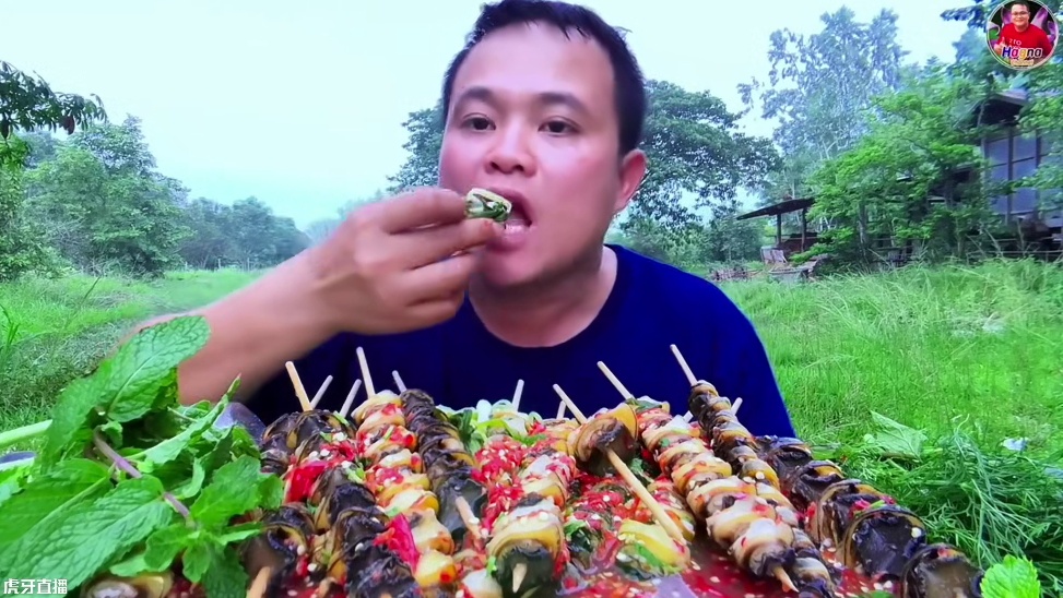 完整版️剁椒浇汁螺肉串串配上小豆角 #铃铛大叔长视频 #泰国大叔#泰国美食#泰国生活#内容启发搜索