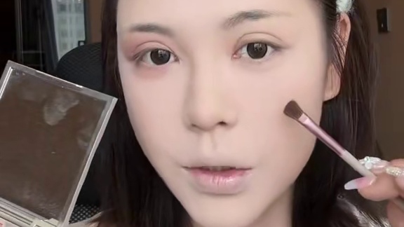 初夏都来化这个纯欲淡妆，淡颜氧气感无敌！#摇滚甜心七色面综盘 #纯欲氛围感淡妆 #潮装研究所