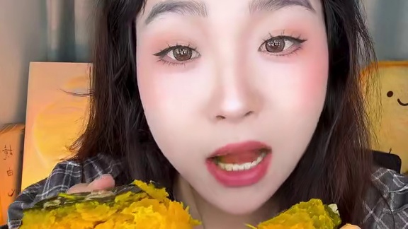 吃起来是板栗那种干噎粉面的口感！南瓜味可浓了！真贝贝南瓜！一家老小都能吃～#贝贝南瓜 #粗粮 #老少