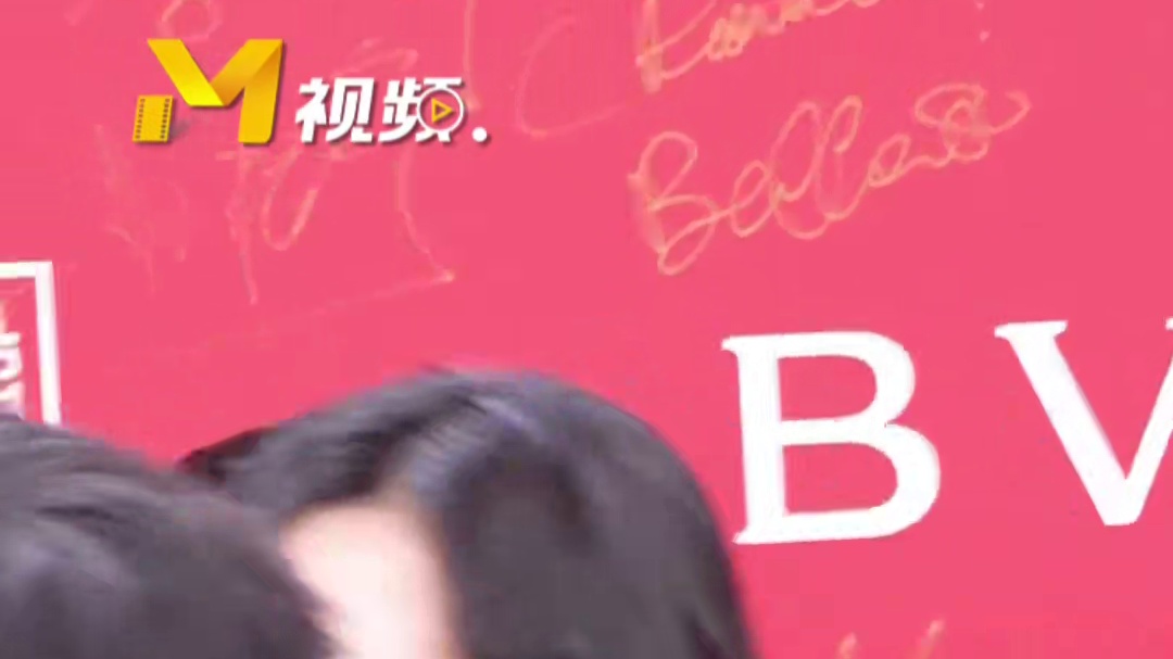 #大鹏模仿刘德华唱歌 #电影长安的荔枝 亮相上影节开幕式红毯，#大鹏 模仿刘德华随时开唱～