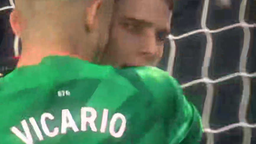 荷兰不光前锋会飞 后卫也能飞很高救险