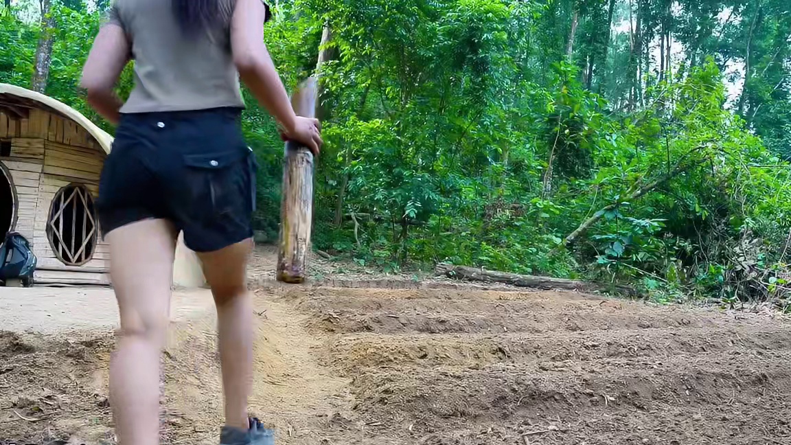 挖泥土做菜园，自制弓箭狩猎。