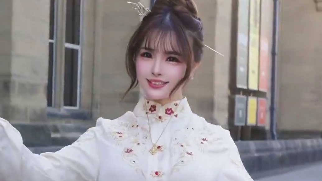 英国母校前演唱《霍元甲》戏腔，“华流才是顶流，中国风才是世界风！”#霍元甲 #翻唱 #华流才是顶流 