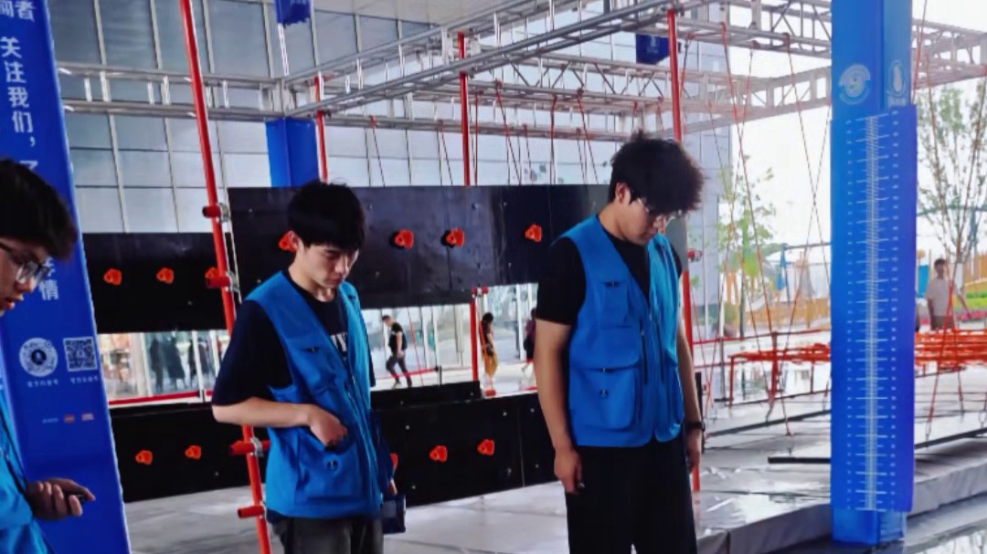 滨江赛场 无畏绽放
#青少年体适能大赛#父亲节#小能人