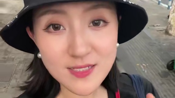 今儿去盘一个大名鼎鼎的脆妹！ 很多人都吃过了哈，我不允许我们三个没吃过！#重庆美食 #重庆江湖菜 #