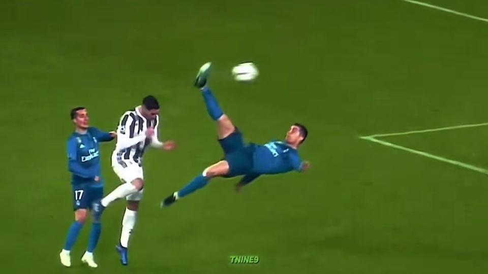 不帅的球我不踢. #足球#football#倒钩#足坛高能场面