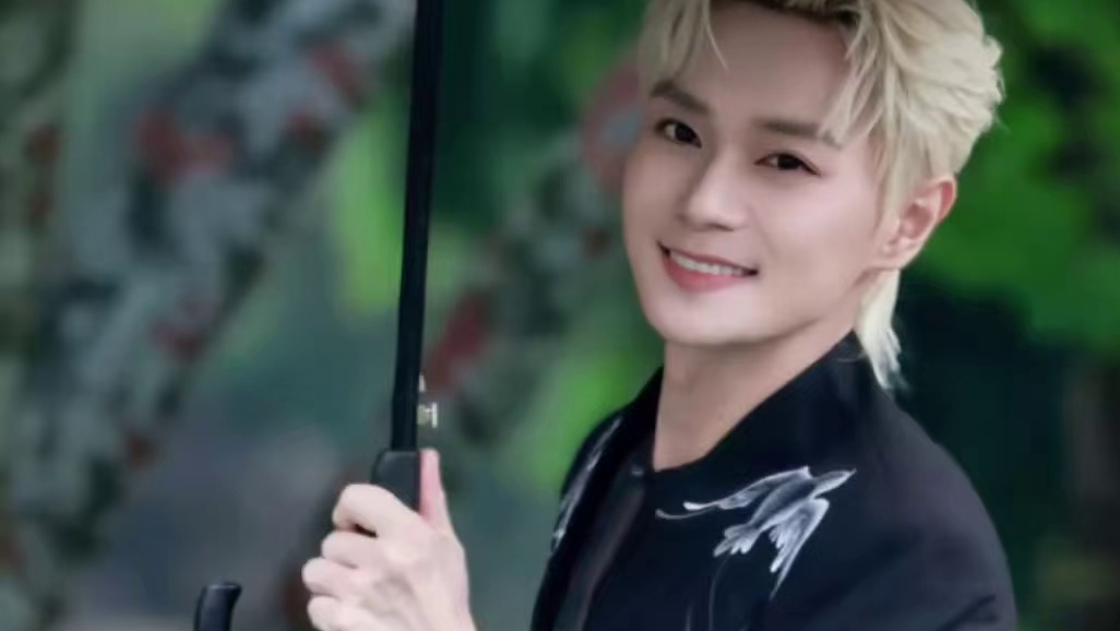 曹骏拍了非遗版撕拉片简直是帅出新高度！怎么会有如此符合国人审美的一张脸！！#芭莎非遗之夜  #曹骏