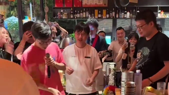 鲷哥夺冠生日宴！合唱生日歌太嗨啦！ #dota2老头杯 #dota2不朽杯 #dota2 #dota