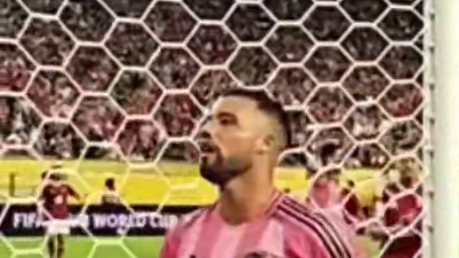 差点绝杀！梅西远射被门将扑了一下击中横梁，世俱杯揭幕战，开罗国民0:0迈阿密国际#2025世俱杯