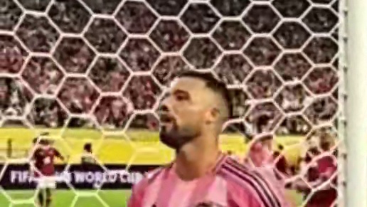 差点绝杀！梅西远射被门将扑了一下击中横梁，世俱杯揭幕战，开罗国民0:0迈阿密国际#2025世俱杯