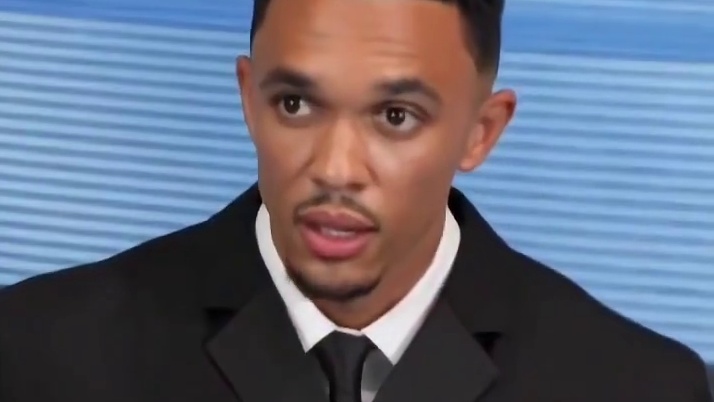 亮相伯纳乌！阿诺德全程用西班牙语演讲