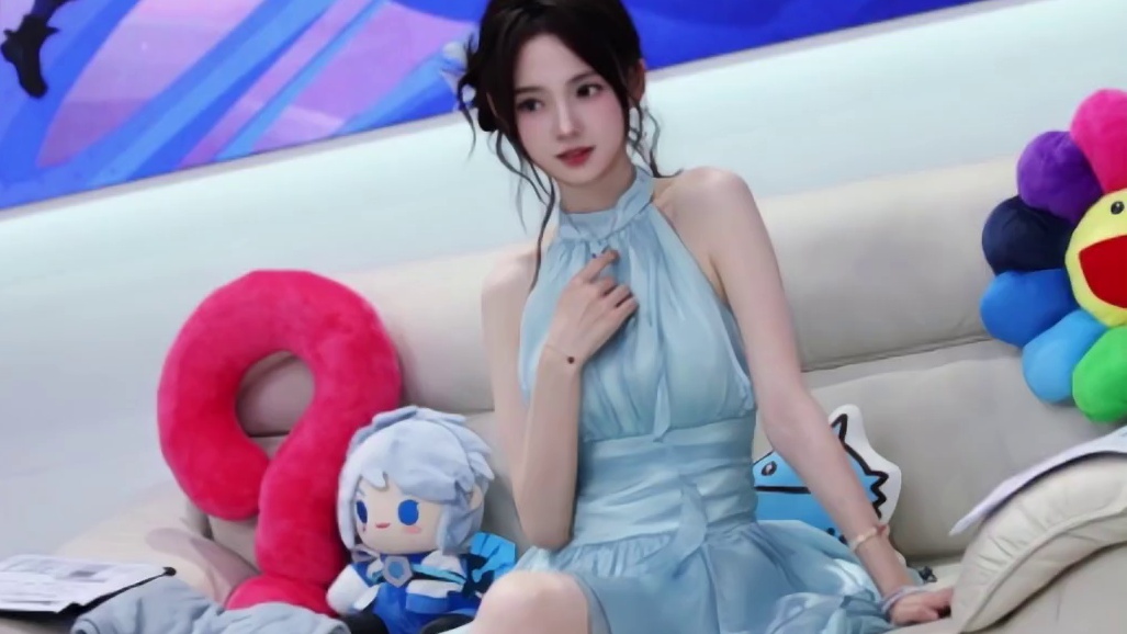 KPL灵儿大方露腿，终于不再用毛巾遮腿了，瘦了五斤的灵儿，身材更完美了