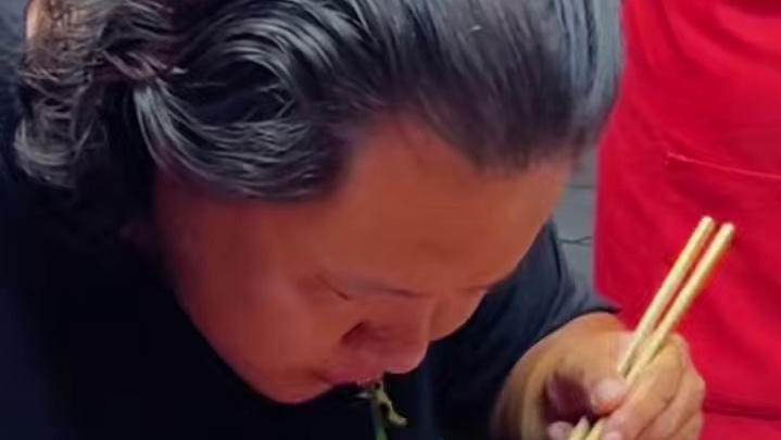 山西帅哥挑战1分钟内吃完拿走5000元~#螺蛳粉