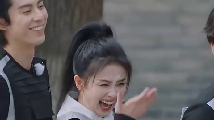 李晨：这糟糕的姿势真的十分糟糕，晚节不保呀！