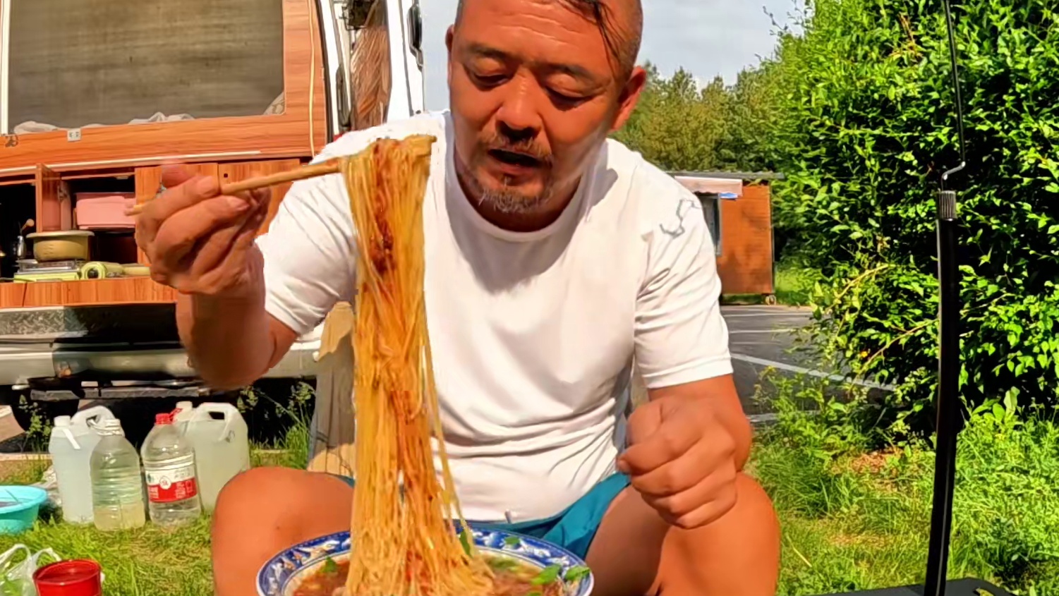 沙大厨最爱两种面，看看今天早餐吃的什么，浑身得劲啊#这碗线面也太香了