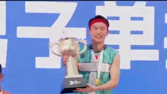 恭喜伍家朗夺得林丹杯冠军，对他来讲这比赛纯属是降维打击。 #羽毛球