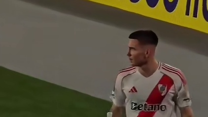 让新援先用一脚停球告诉你： 放心，稳得很