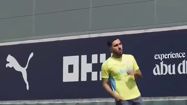 让新援先用一脚停球告诉你： 放心，稳得很