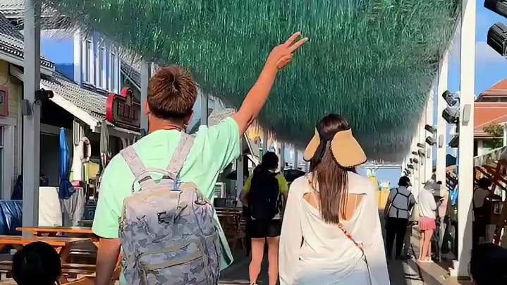 这么近那么美周末来渔岛看龙喷水 #机甲神龙闯入秦皇岛泼水节#渔岛机甲龙带万人湿身狂欢
#渔岛海洋度假