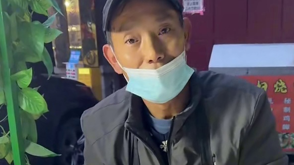 街边偶遇现蒸竹筒粽子一个8块