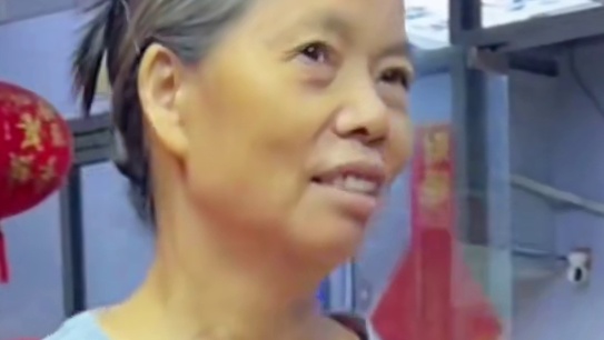 百万网红彤彤挑战5两螺蛳粉，1分吃完狂赚阿姨2000快~ #螺蛳粉