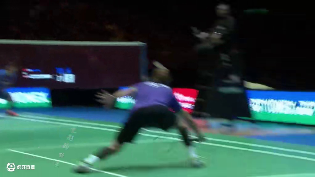 暴力美学的爽感！谌龙与约根森攻防大开大合硬碰硬！ 龙哥打的非常艰难，约根森的身体素质非常爆炸，攻防全