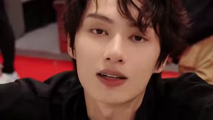 #文俊辉和成龙大哥拍打戏很惶恐  和多年的偶像一起拍电影的体验，文俊辉你最有发言权吧！ #文俊辉  