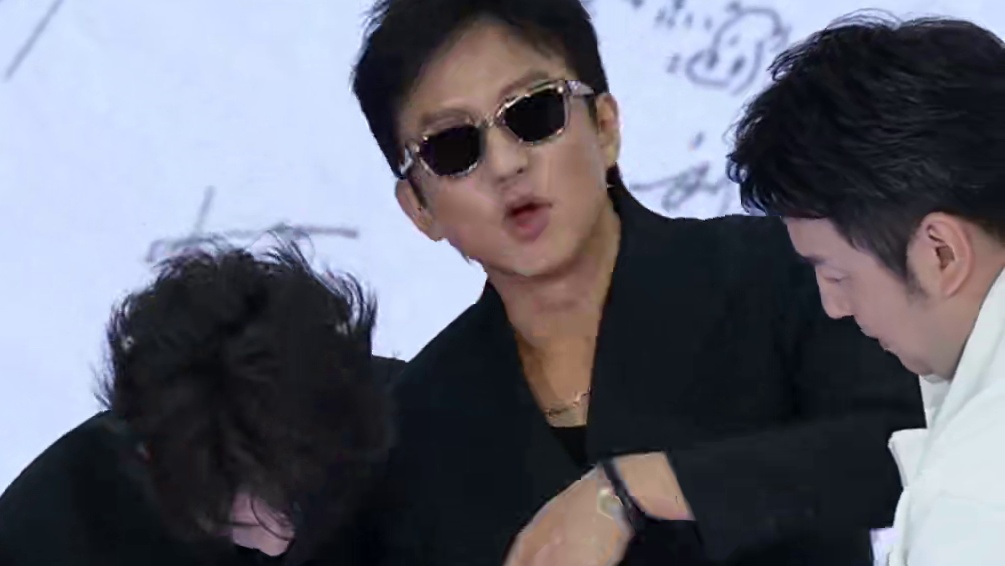 #丁程鑫在刺杀小说家2饰演的角色会隐身  #丁程鑫 介绍自己在#刺杀小说家2 中饰演的是有超能力的行