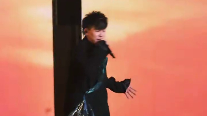 这个演唱会得去#胡彦斌
#胡彦斌是一场烟火刹那巡回演唱会
#胡彦斌宁波演唱会