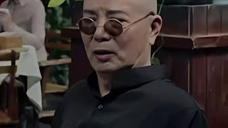 客人嫌宮保雞丁不正宗，老爺子親自下廚，做出來大廚都饞壞了！