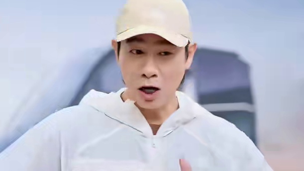 陈小春喜提“陆地空客”