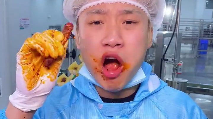 就是这个湖南的爆辣鸭翅中，里面加了魔鬼椒，是真的辣呀 #好吃到停不下来 #追剧小零食 #吃货必备