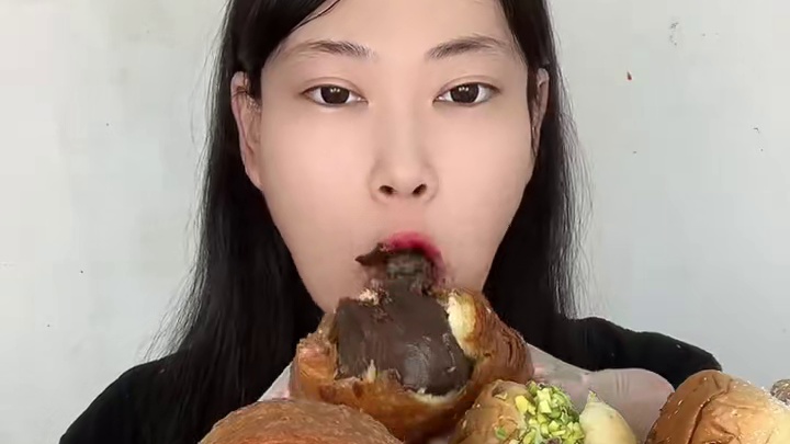 #奶酪包 #巧克力牛角包 #卡卡业蛋糕 0蔗糖动物奶油 口感丰富 一点不甜腻 太好吃#强烈推荐 #这