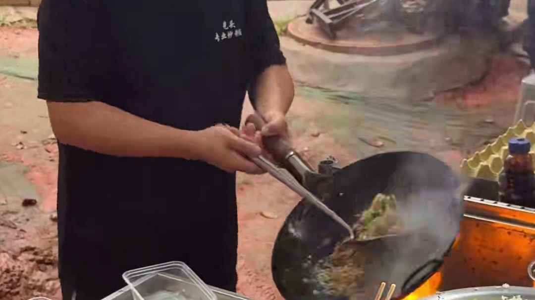 九龙明珠门口的摊子逛吃视频来啦～爽吃一大顿！ #热辣江西 #夜市里的烟火气 #九龙湖美食