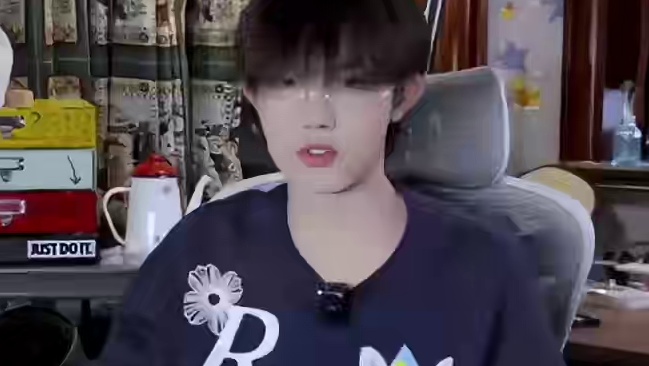 苏新皓遇见破洞裤，就像猫遇见了逗猫棒