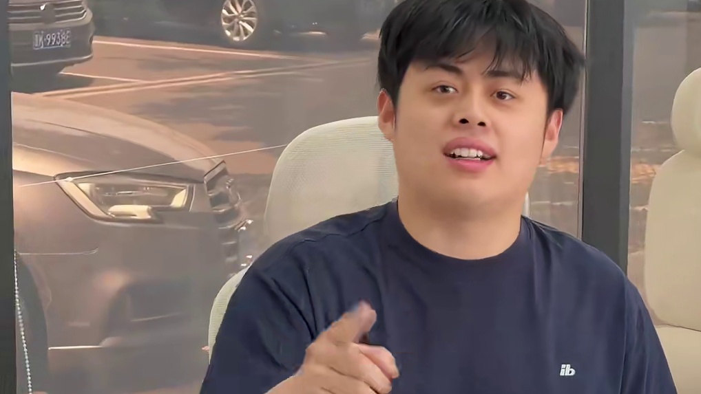 随机掉落一条大石榴花絮 #搞笑 #拍摄花絮