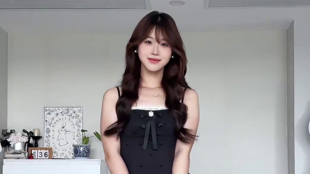 大腿56小腿35！自己眼中的腿VS别人眼中的腿！ #梨形身材穿搭 #辣妹穿搭 #夏天穿搭 #穿搭技巧