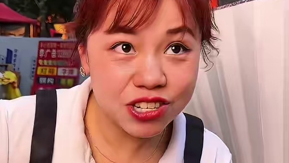 美女挑战9两泡椒米线对味道一直赞不绝口，好吃到疯狂回味还想再吃！#挑战 #泡椒米线