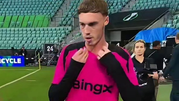 小球迷同时集齐切尔西全队球衣及手套#足球