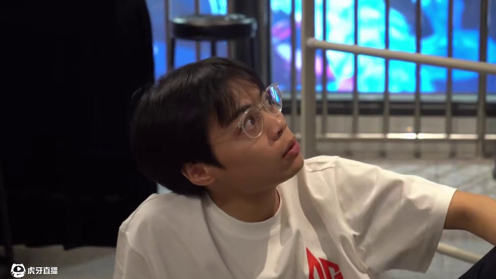 加入我们，享受明星教练的亲自指导，提升游戏理解，扩展你的英雄池与操作水平！AG电竞夏令营正在招募中，