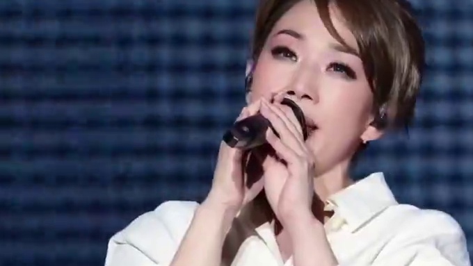 经典回溯，时空交错。林忆莲以细腻的情感表达著称，在福州站的演唱会上，她会分享歌曲背后的故事，与现场观